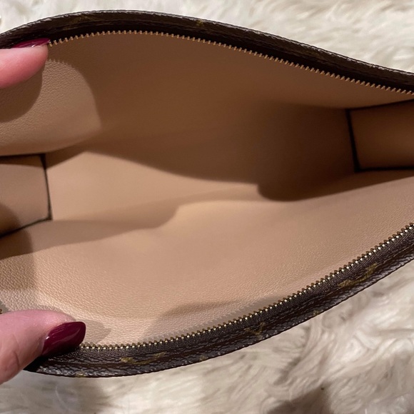 Louis Vuitton Toiletry 26 Game On Collection - Picture 6 of 8